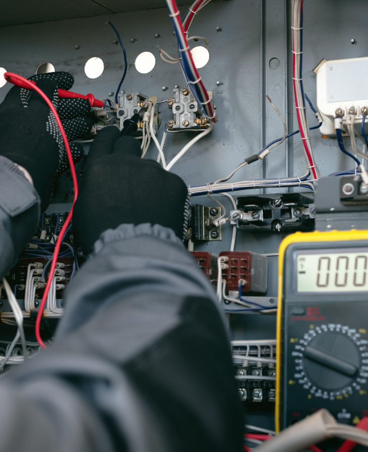 Servicio profesional de mantenimiento de redes eléctricas en Colombia